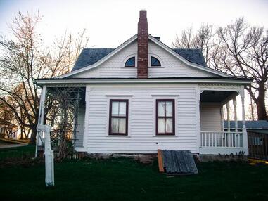 Side view of Villisca Ax House